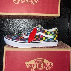 BRAND NEW Vans Tie Dye lace up shoes